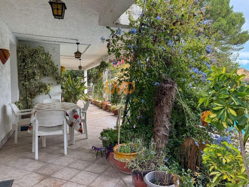 Maison - 185 m² - 6 pièces