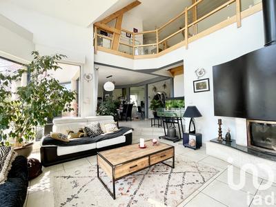 Maison - 212 m² - 7 pièces