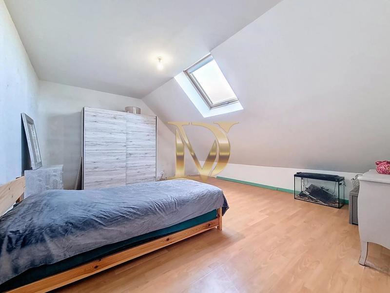 Maison - 245 m² - 9 pièces