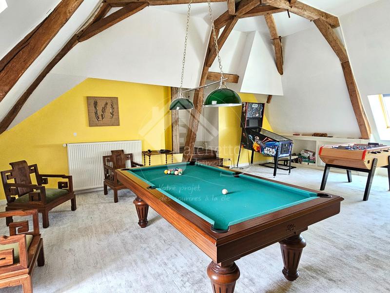 Propriété - 580 m² - 18 pièces