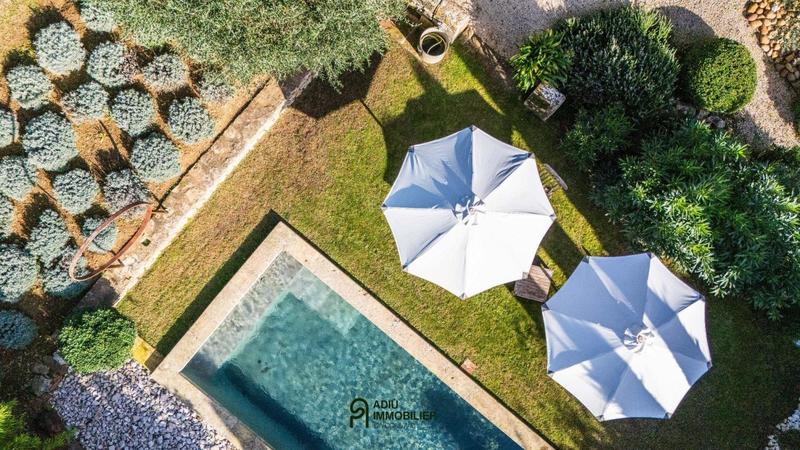 Mas - 250 m² - 10 pièces