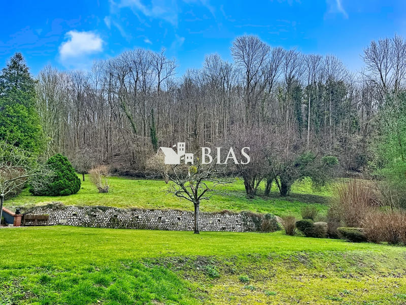 Maison - 350 m² - 12 pièces