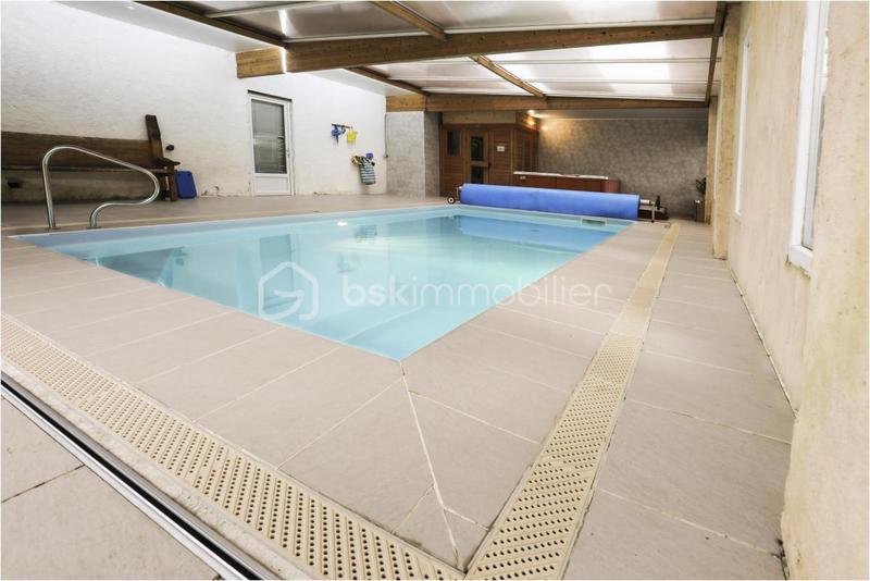 Corps de ferme - 220 m² - 6 pièces