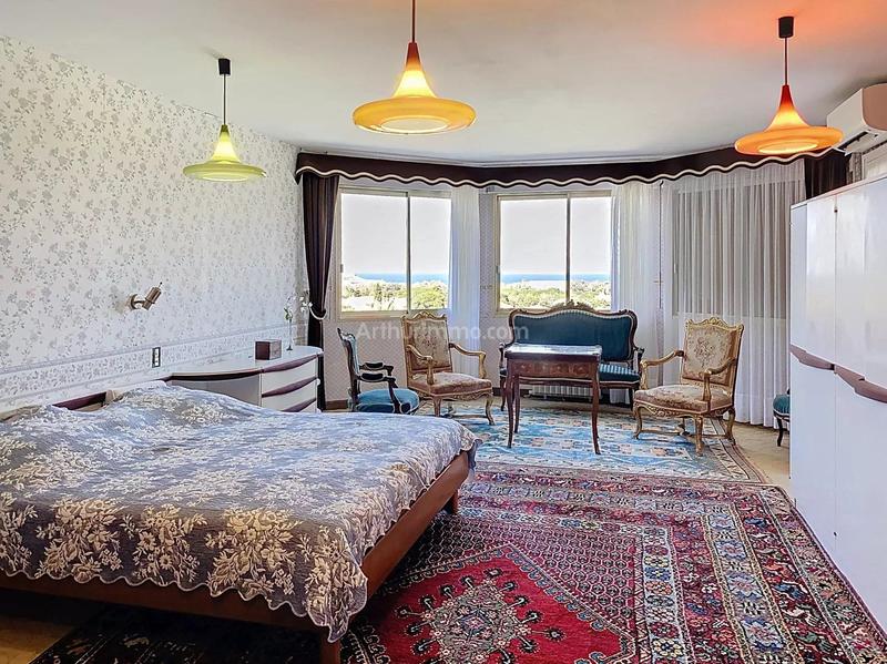 Maison - 318 m² - 9 pièces