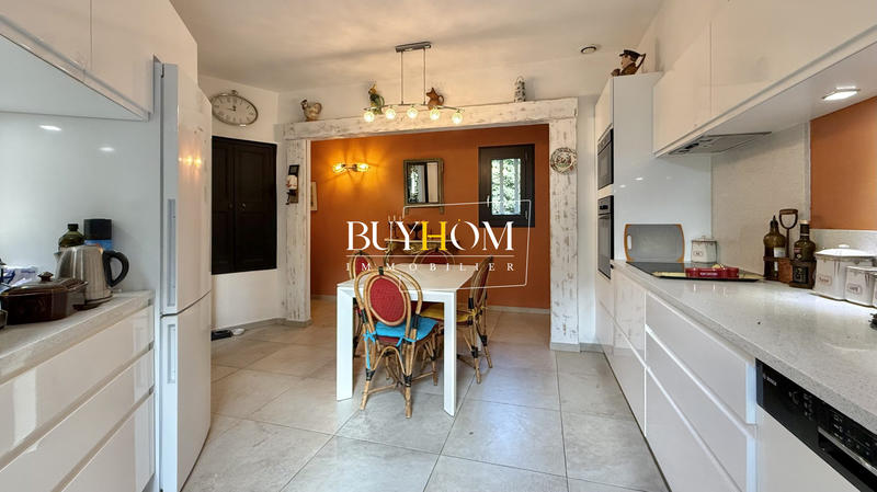 Maison - 180 m² - 5 pièces