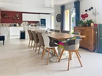 Maison - 179 m² - 7 pièces