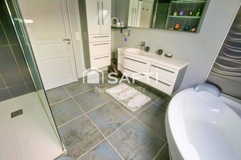 Maison - 195 m² - 9 pièces