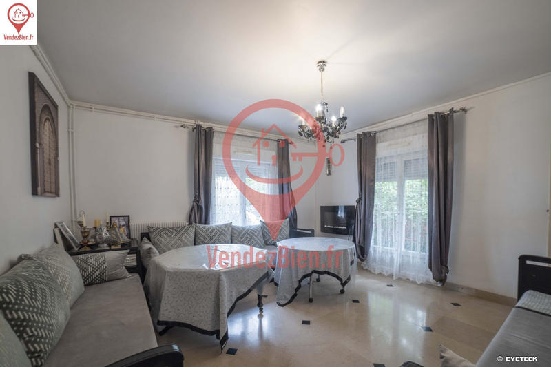 Maison - 264 m² - 8 pièces