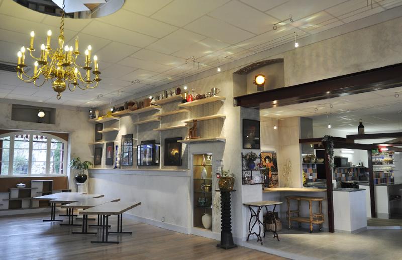 Propriété - 1 000 m² - 14 pièces