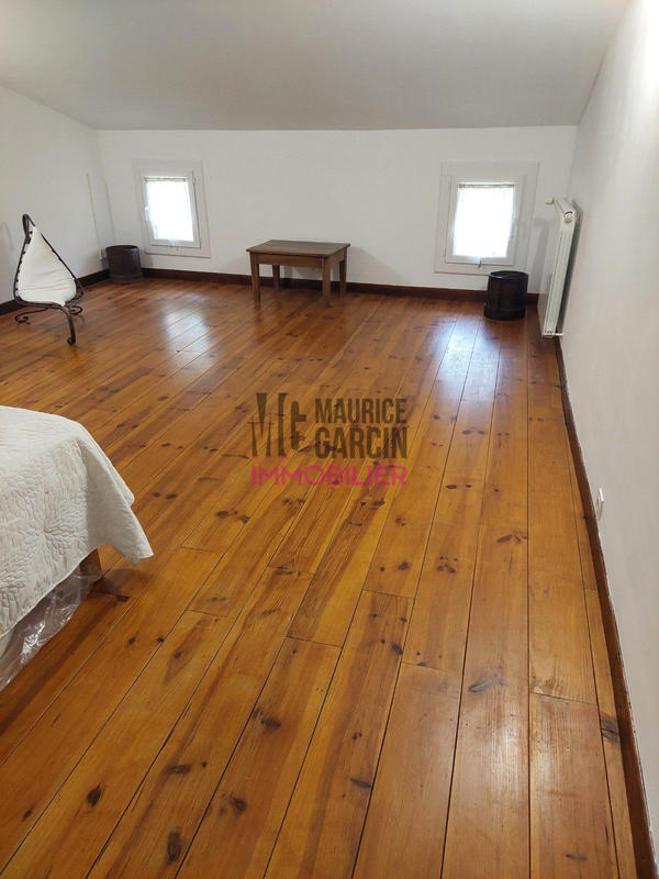 Maison - 280 m² - 10 pièces