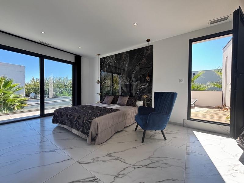 Maison - 261 m² - 7 pièces