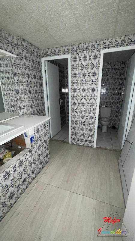 Local commercial - 110 m² - 4 pièces