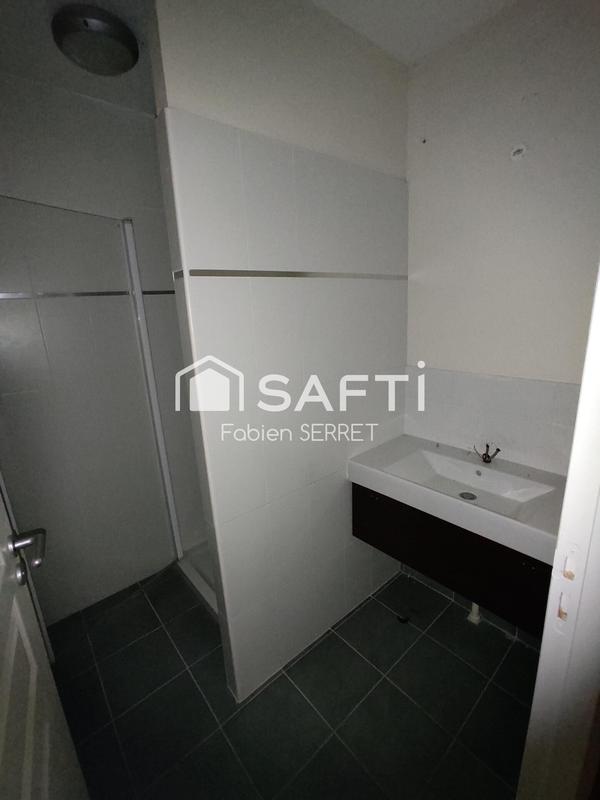 Local commercial - 1 485 m² - 35 pièces