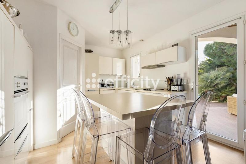 Maison - 160 m² - 8 pièces