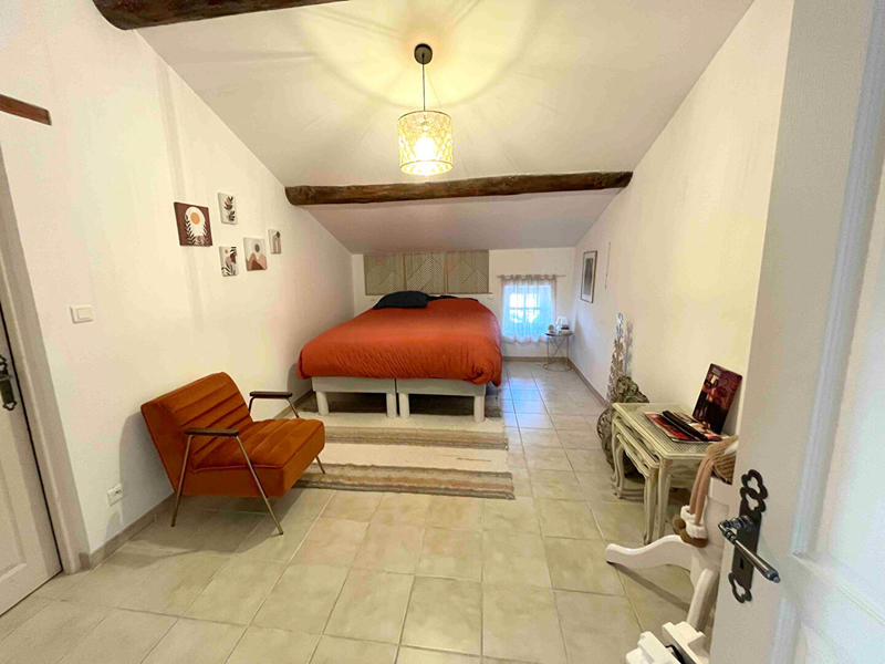 Maison - 300 m² - 6 pièces