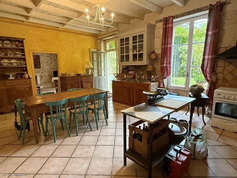 Maison - 230 m² - 8 pièces