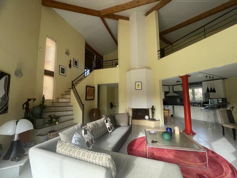 Maison - 197 m² - 6 pièces