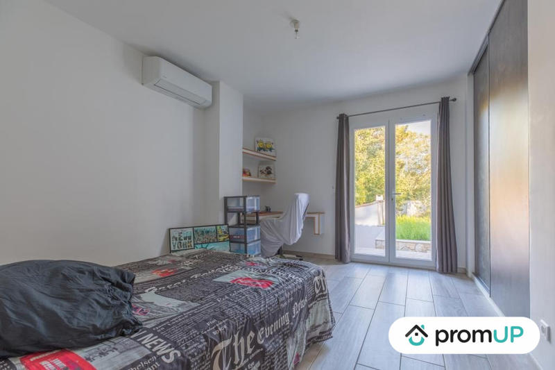 Maison - 240 m² - 7 pièces