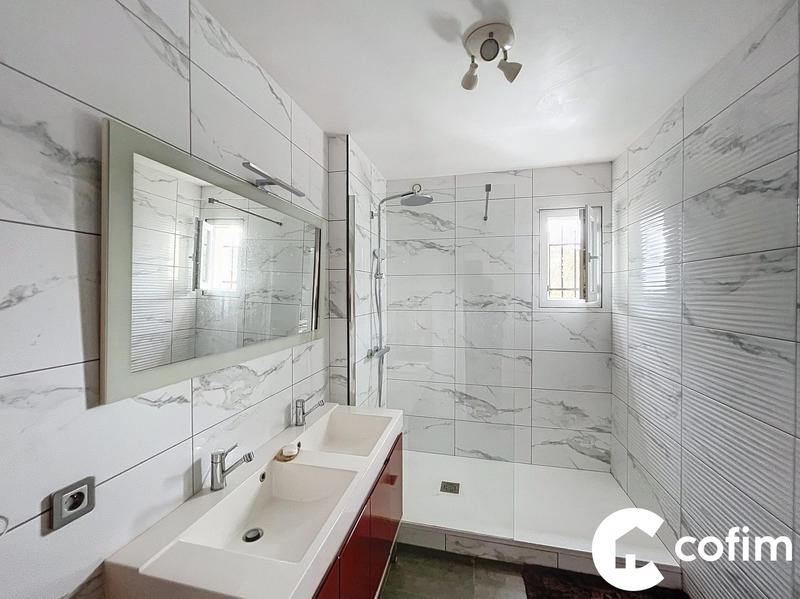 Maison - 190 m² - 8 pièces