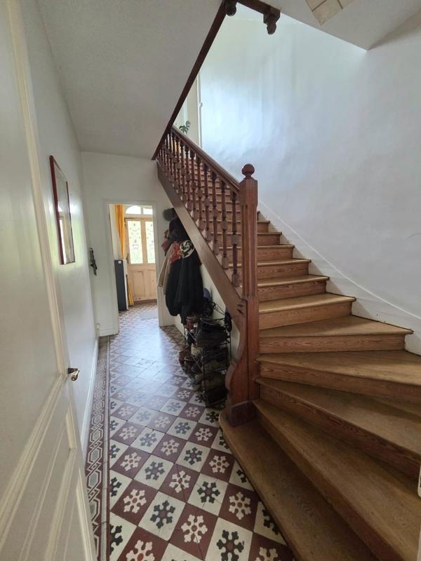 Maison de maîtres - 300 m² - 9 pièces