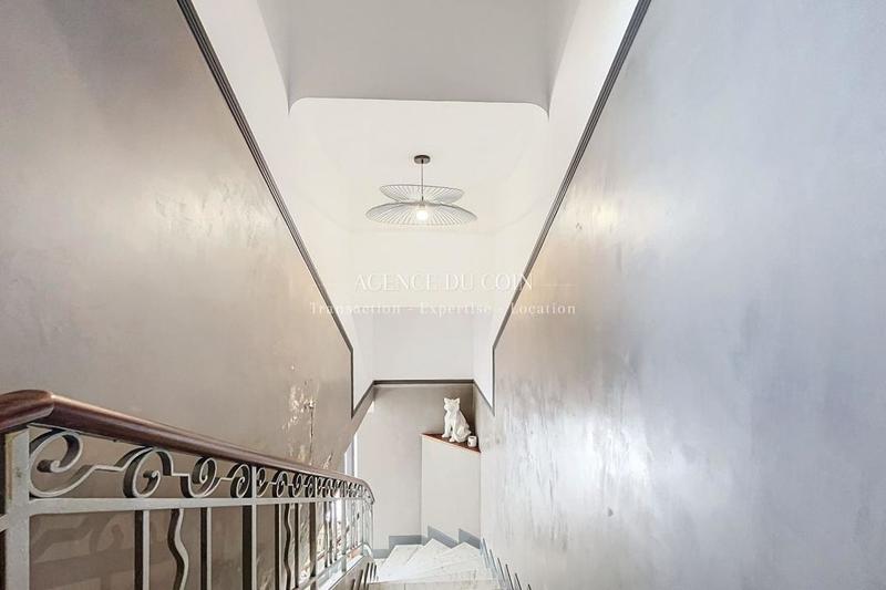 Villa - 324 m² - 6 pièces