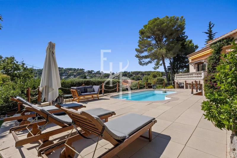 Villa - 204 m² - 7 pièces