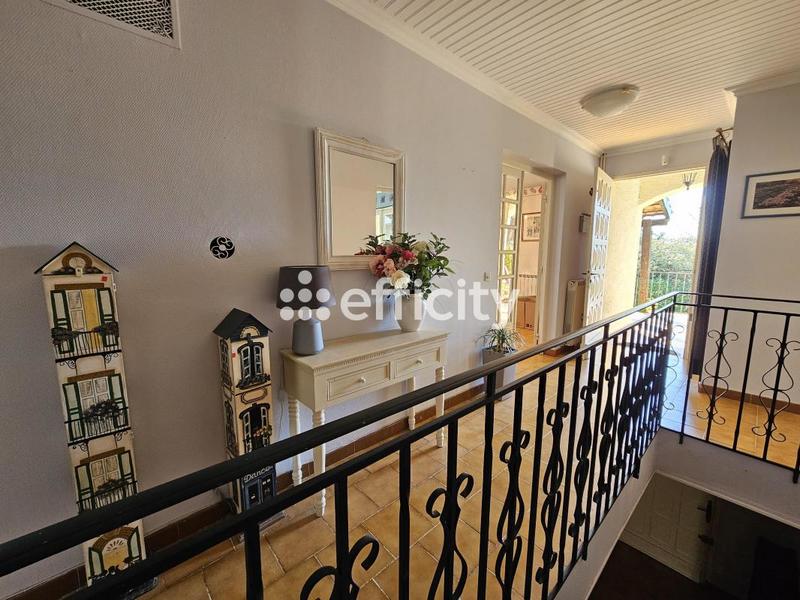 Maison - 208 m² - 11 pièces