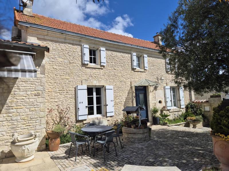 Maison en pierre - 231 m² - 9 pièces