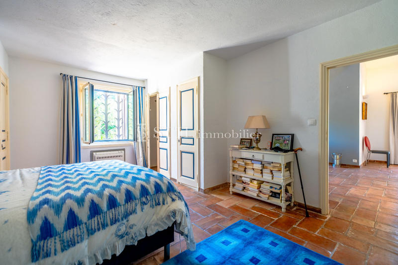 Villa - 300 m² - 6 pièces