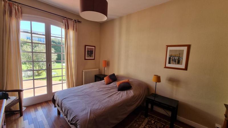 Maison - 233 m² - 8 pièces