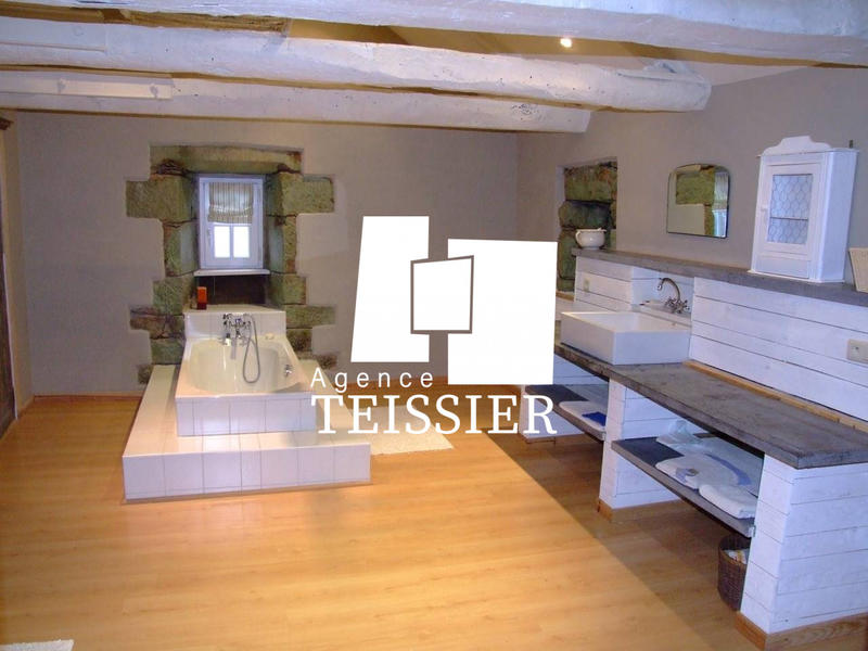 Maison - 300 m² - 14 pièces