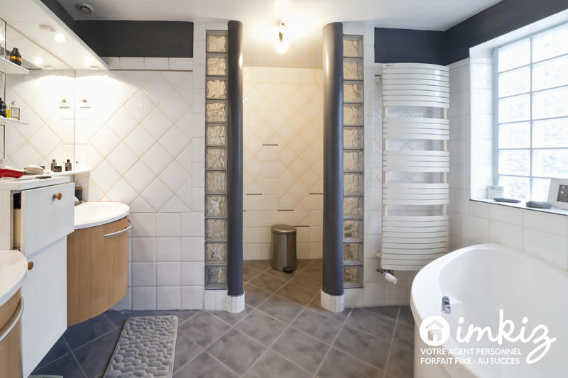 Maison - 180 m² - 7 pièces