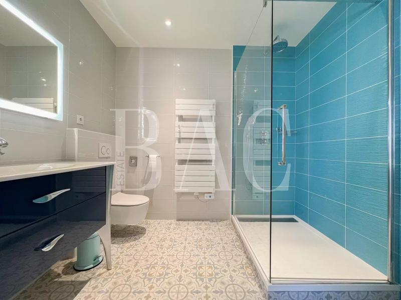 Villa - 270 m² - 8 pièces