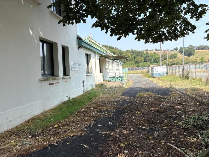 Divers - 3 000 m² - 15 pièces