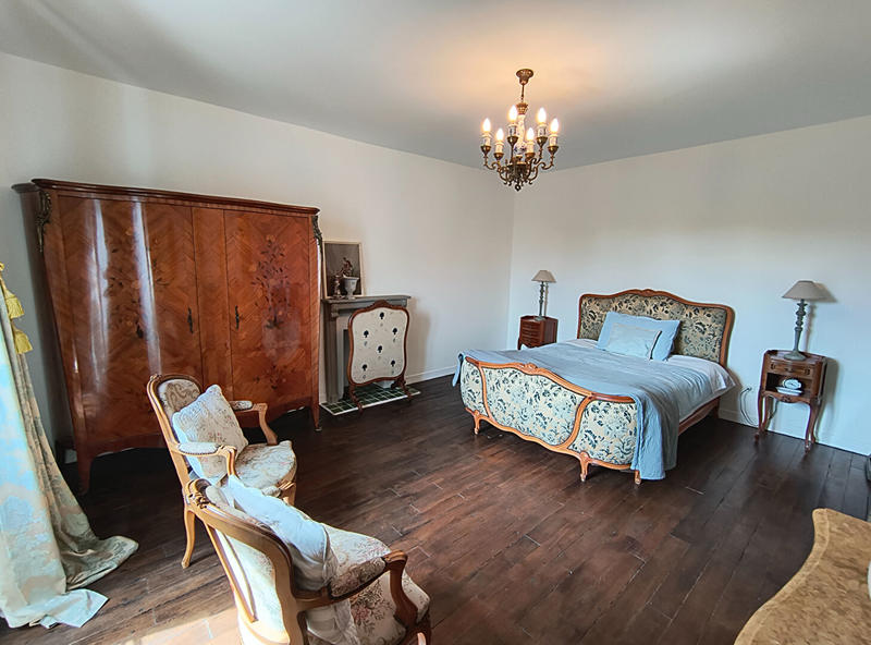 Maison - 231 m² - 7 pièces