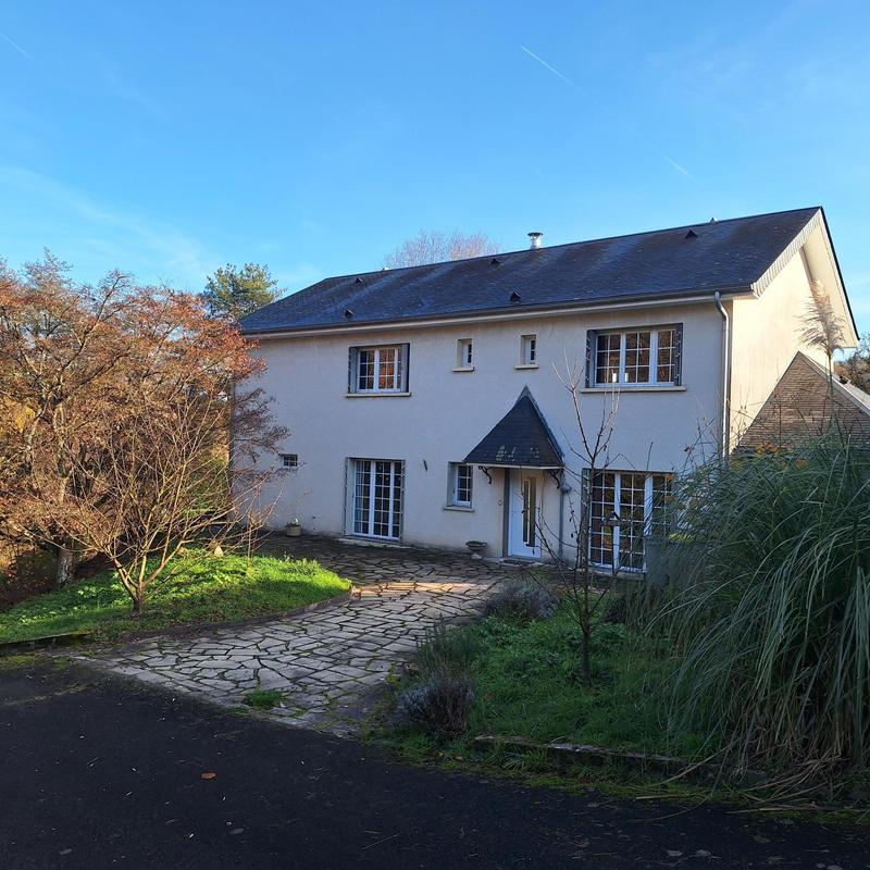 Maison - 233 m² - 8 pièces