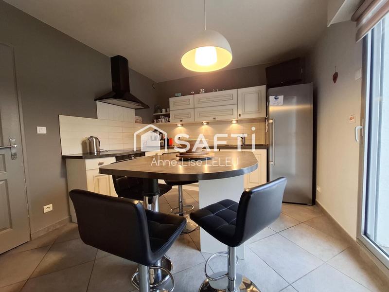 Maison - 210 m² - 6 pièces