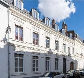 Maison - 374 m² - 10 pièces