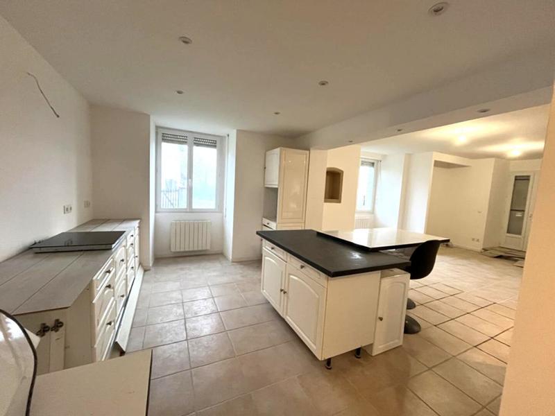 Maison - 248 m² - 11 pièces