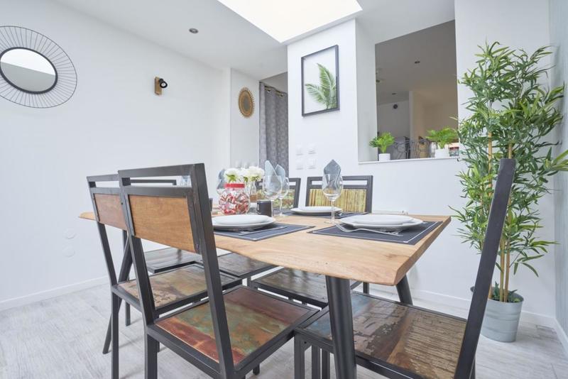 Maison - 99 m² - 6 pièces