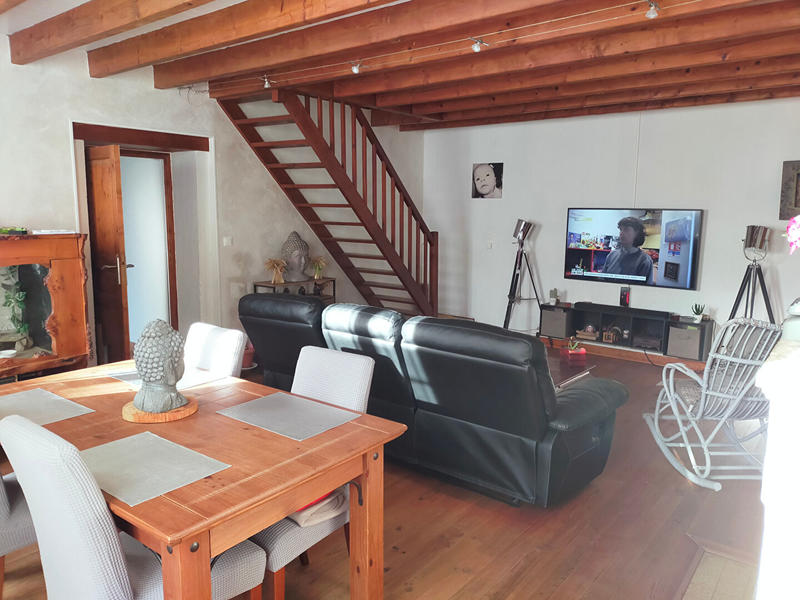 Maison - 239 m² - 8 pièces