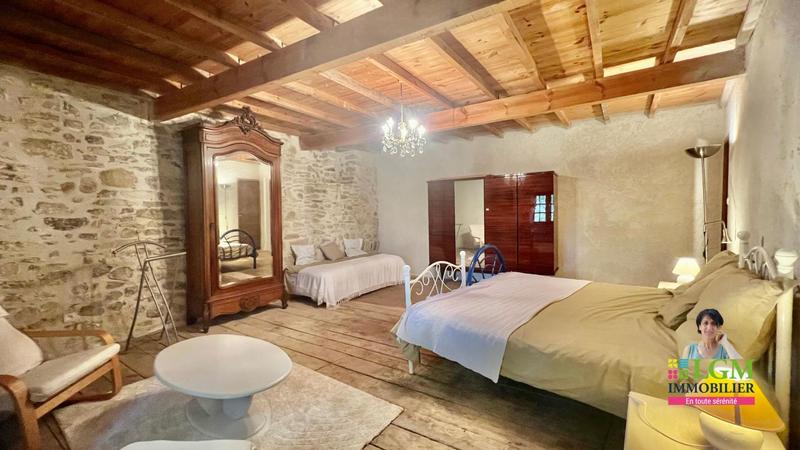 Mas - 255 m² - 7 pièces