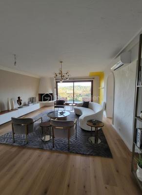 Appartement - 85 m² - 4 pièces