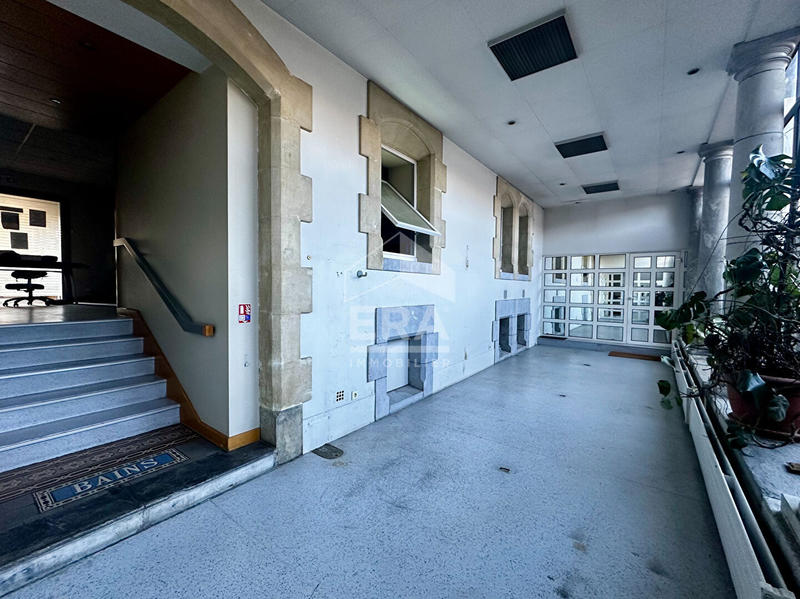 Local d'activité / Entrepôt - 339 m² - 6 pièces