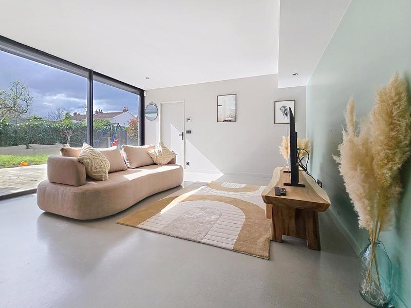 Maison - 159 m² - 6 pièces