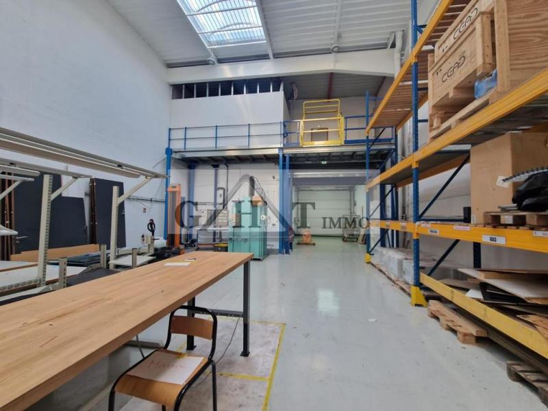 Entrepôt - 801 m²