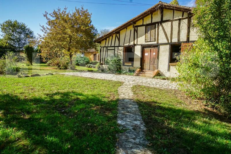 Propriété - 400 m² - 15 pièces