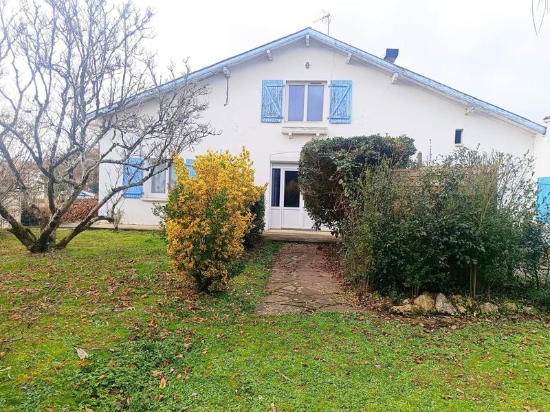 Maison - 220 m² - 8 pièces