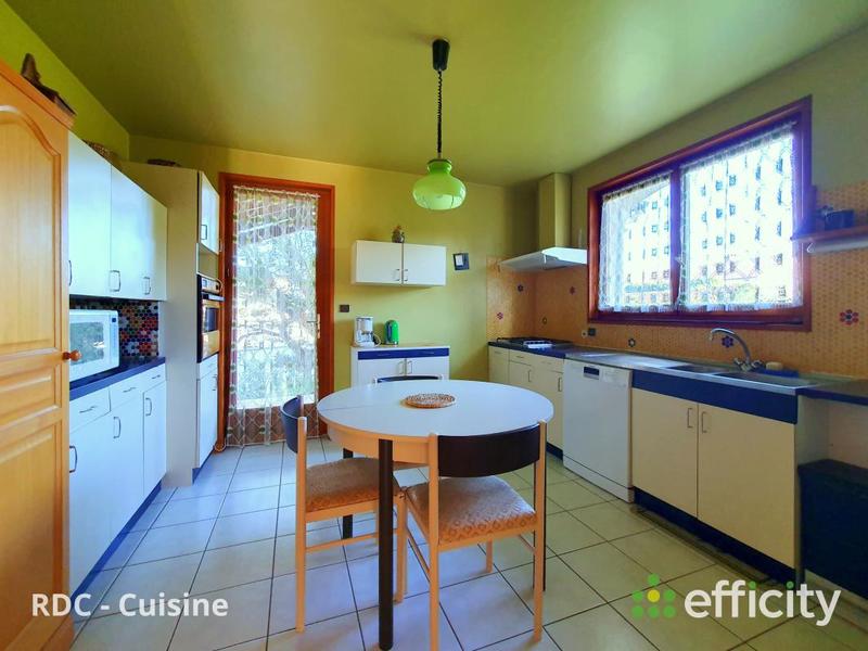 Maison - 191 m² - 7 pièces