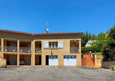 Maison - 210 m² - 6 pièces